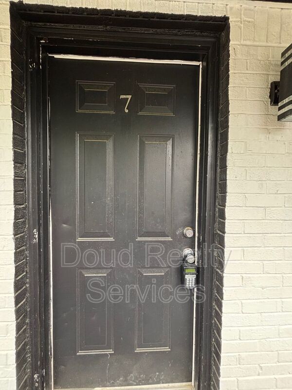 One Bedroom One Bath Blocks From Ocean View Beach property image