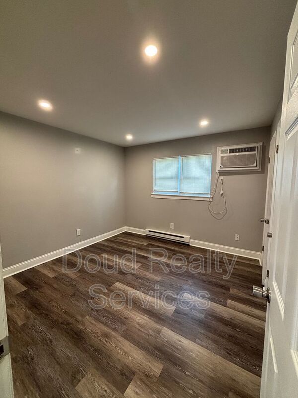 One Bedroom One Bath Blocks From Ocean View Beach property image