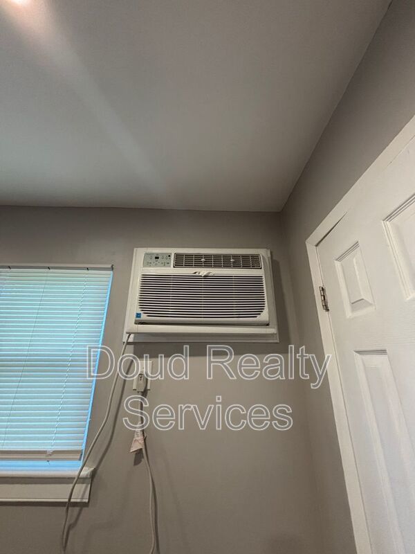 One Bedroom One Bath Blocks From Ocean View Beach property image