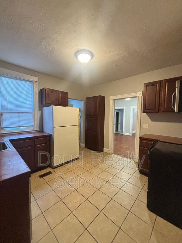 Well Kept 3 Bedroom 1.5 Bathroom Duplex Located in Historic Port Norfolk property image