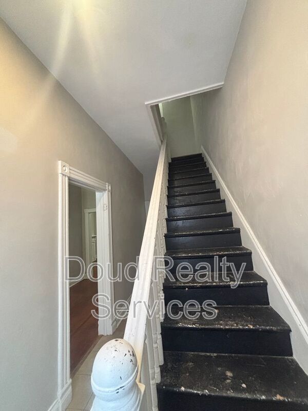 Well Kept 3 Bedroom 1.5 Bathroom Duplex Located in Historic Port Norfolk property image