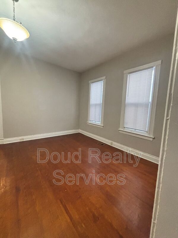 Well Kept 3 Bedroom 1.5 Bathroom Duplex Located in Historic Port Norfolk property image