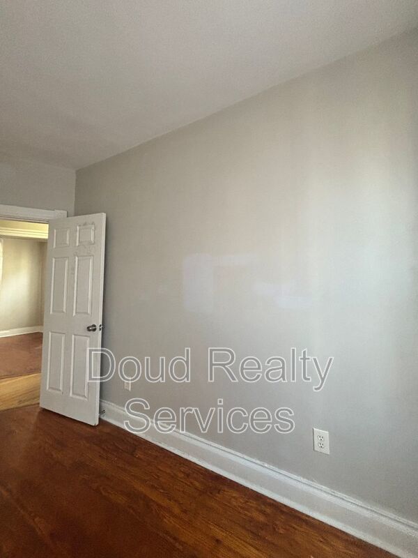 Well Kept 3 Bedroom 1.5 Bathroom Duplex Located in Historic Port Norfolk property image