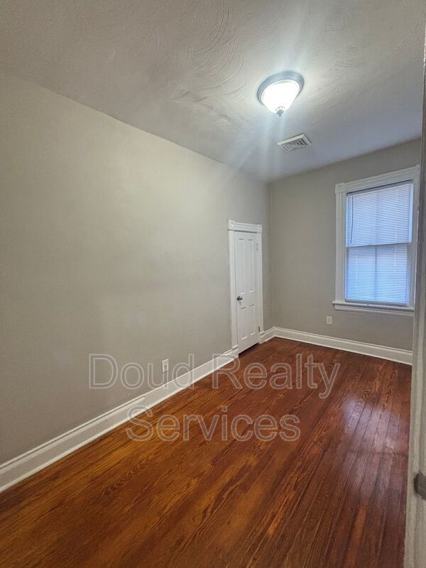 Well Kept 3 Bedroom 1.5 Bathroom Duplex Located in Historic Port Norfolk property image