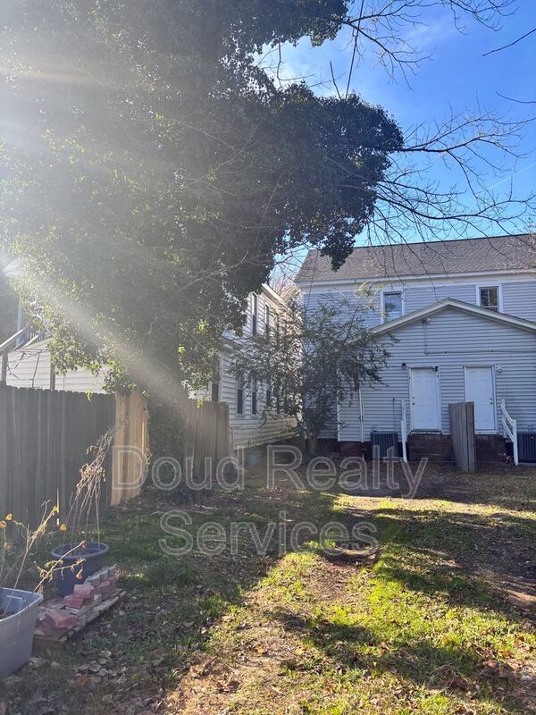 Well Kept 3 Bedroom 1.5 Bathroom Duplex Located in Historic Port Norfolk property image