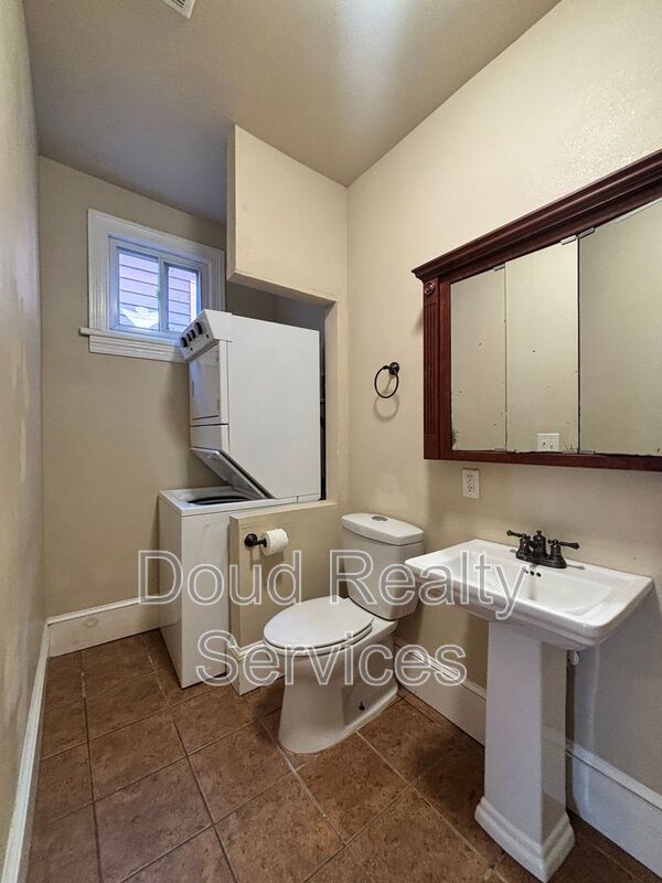 Elegant 1 Bedroom 1 Bath Apt in Historic Olde Towne, with an Office or Den property image