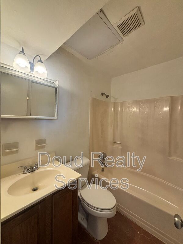 Cute One Bedroom in Norview Heights property image