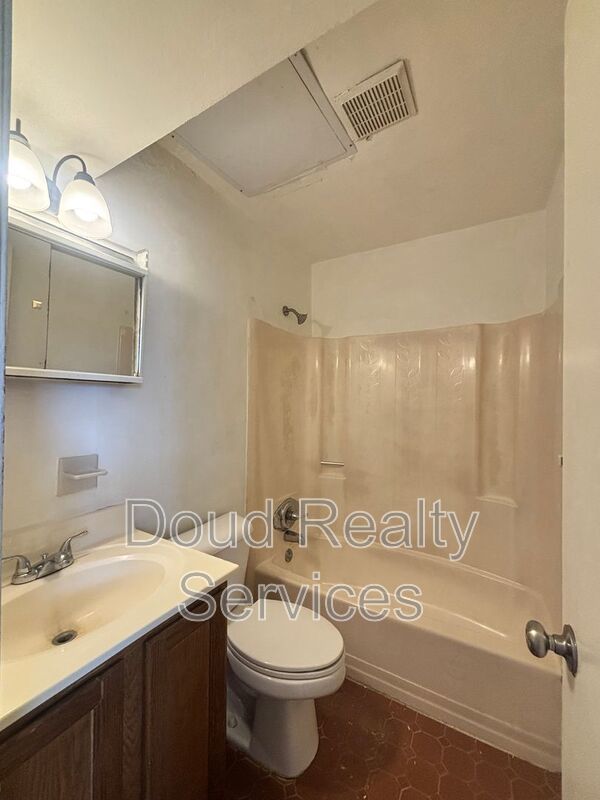 Cute One Bedroom in Norview Heights property image